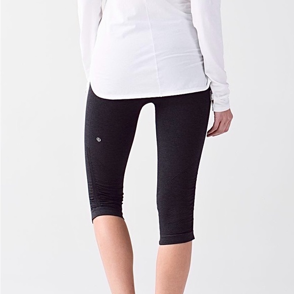 Lululemon In The Flow Crop II - Picture 2 of 11